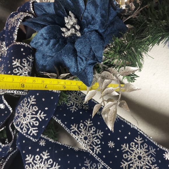 Blue and silver poinsettia wreath with lights - Picture 11 of 16